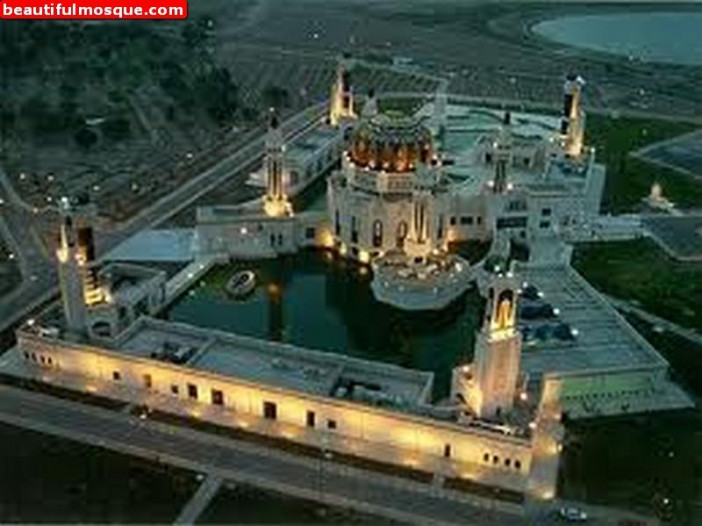 Umm-al-Qura-Mosque-in-Baghdad-Iraq.jpg