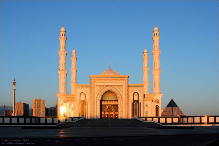 hazrat-sultan-mosque-astana-kazakhstan-5.jpg