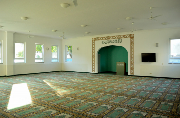 Männergebetsraum_Khadija-Moschee.jpg