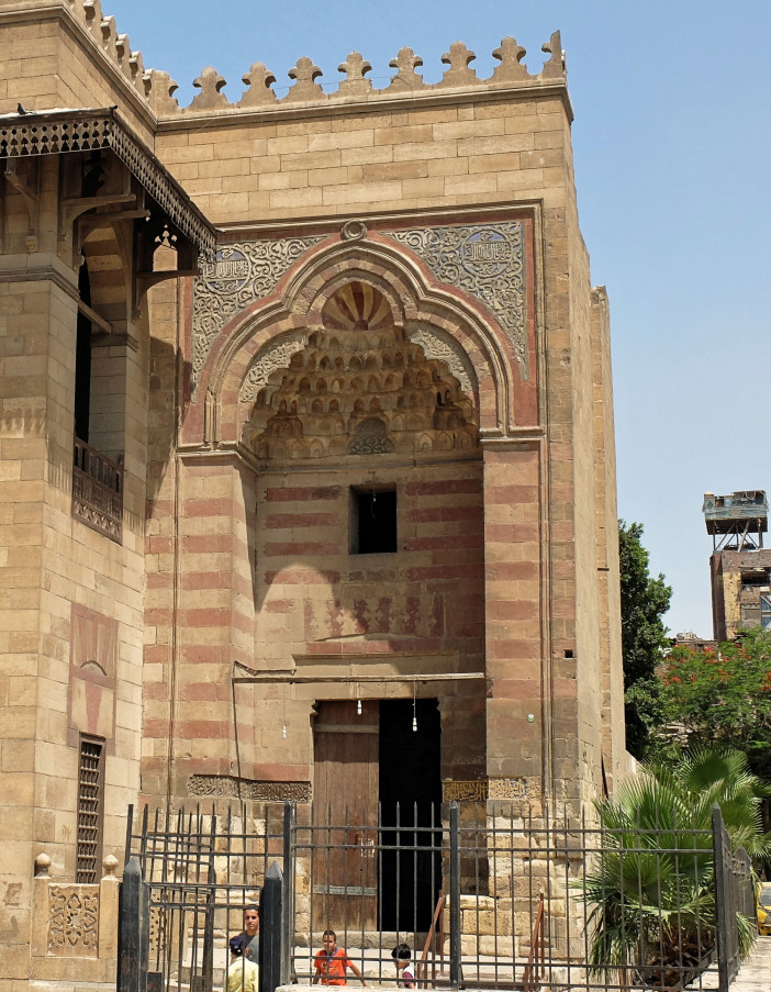 Khanqah-Mausoleum_of_Faraj_ibn_Barquq_DSCF0244_(cropped).jpg