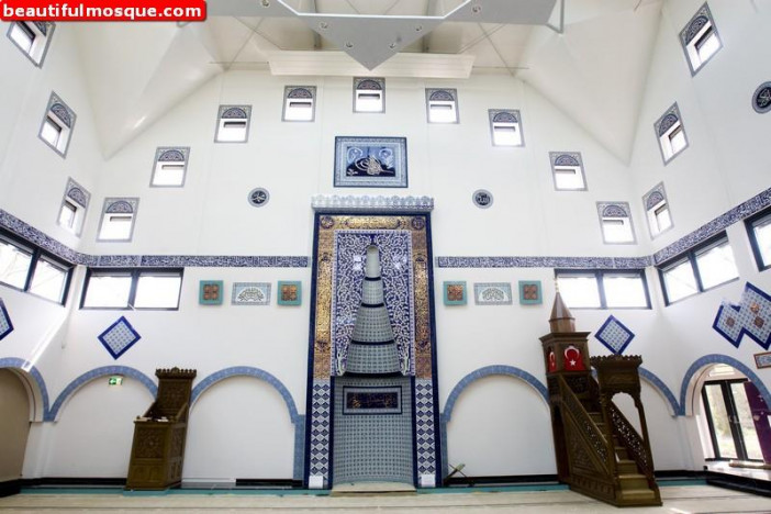 Selimiye-Mosque-in-Haarlem-Netherlands-07.jpg
