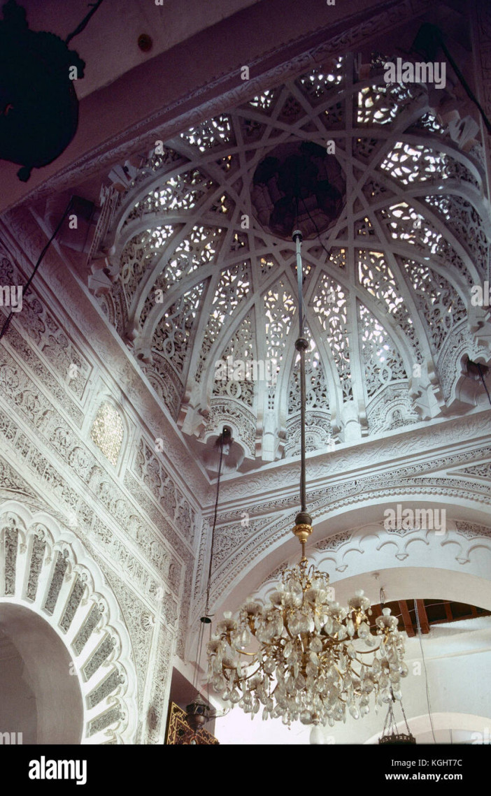 dome-en-avant-du-mihrab-grande-mosquee-tlemcen-algerie-kght7c.jpg