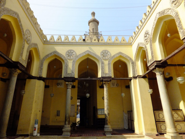 Aqmar_mosque_interior.jpg