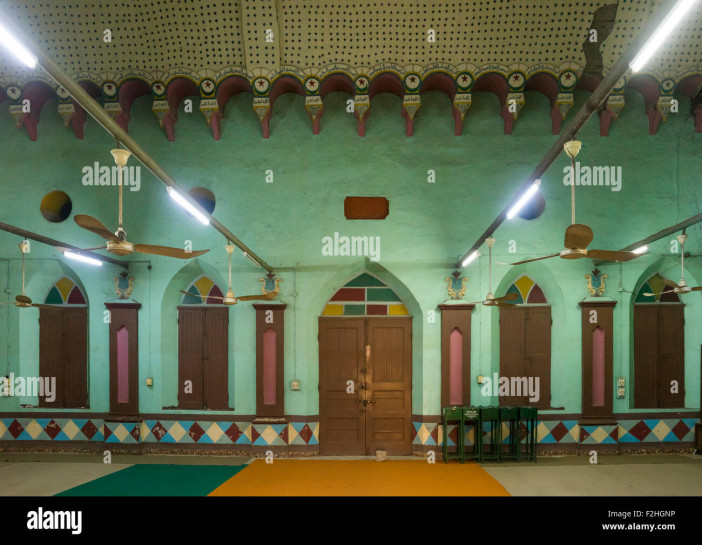 benin-west-africa-porto-novo-praying-room-inside-the-great-mosque-F2HGNP.jpg