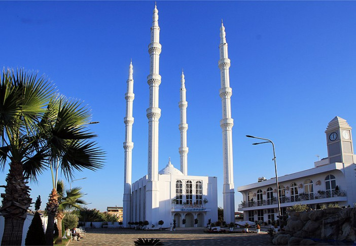 800px-Mosque_Riza_Bajrami_Durrës_Albania_2018_5.jpg