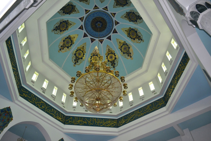 Nur_Ghasyr_mosque_interior_1.jpg