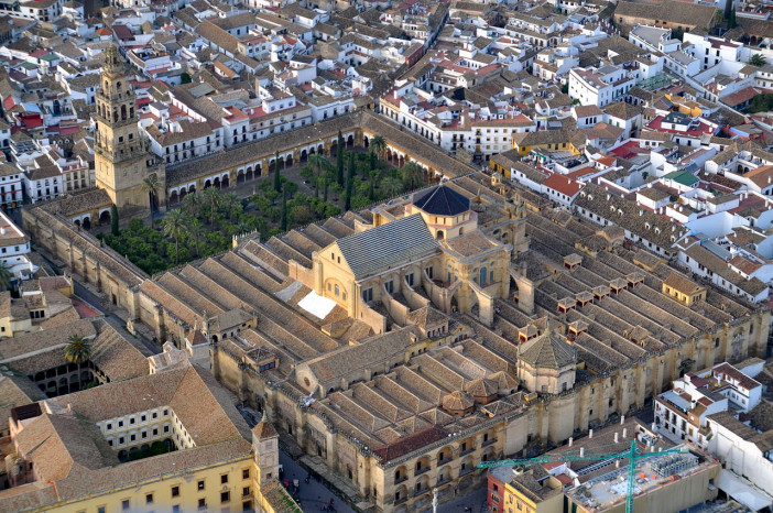 1280px-Mezquita_de_Córdoba_desde_el_aire_(Córdoba,_España).jpg