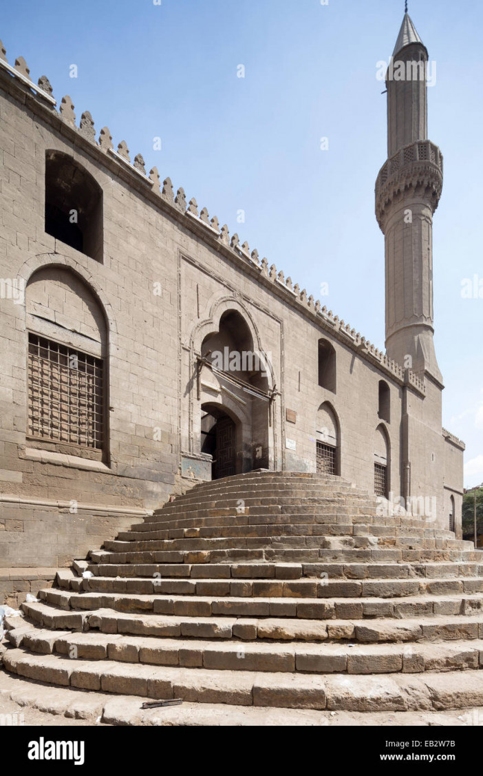 side-entrance-portal-al-malika-safiyya-mosque-cairo-egypt-EB2W7B.jpg