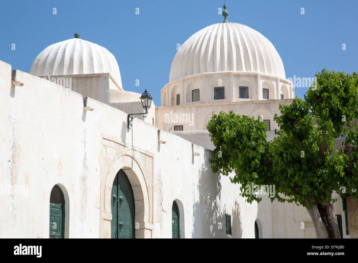 mosquee-de-sidi-bou-makhlouf-dans-la-medina-de-le-kef-tunisie-d7kjb0.jpg