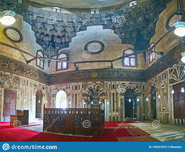 intérieur-de-sultan-hassan-mosque-le-caire-egypte-130291875.jpg
