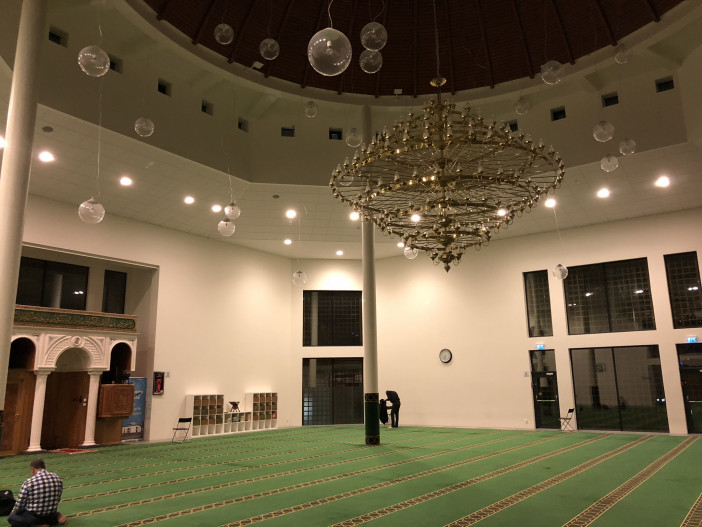 Inside_of_Gothenburg_Mosque.jpg