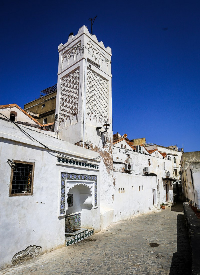 800px-Sidi_Ramadan_Mosque_or_the_Kasbah_Mosque.jpg