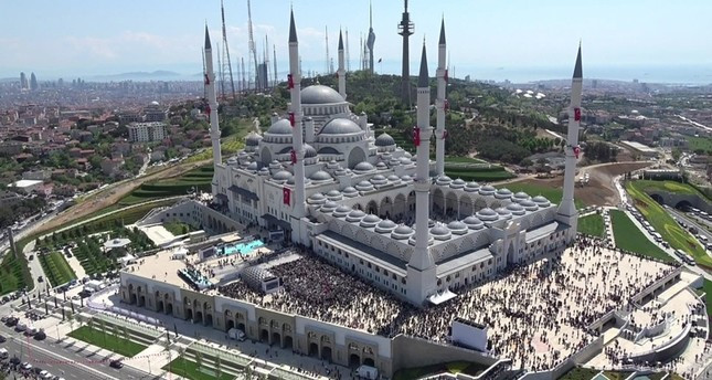 645x344-erdogan-inaugurates-turkeys-biggest-place-of-worship-grand-camlica-mosque-in-istanbul-1556894573678.jpg