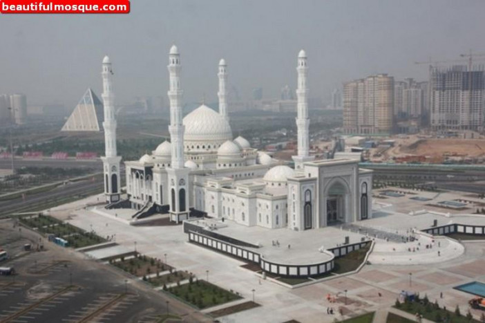 Hazrat-Sultan-Mosque-in-Astana-Kazakhstan-14.jpg