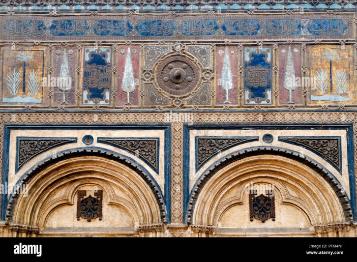 egypte-le-caire-mosquee-al-azhar-porte-de-la-barbiers-detail-de-facade-pfm4nf.jpg