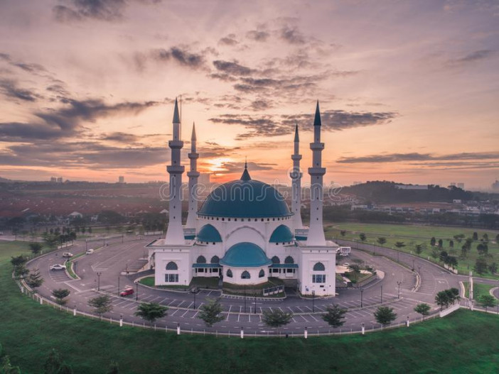 aerial-photo-view-masjid-sultan-iskandar-bandar-dato-onn-johor-bahru-january-baru-datoâ€™-sunrise-115625440.jpg