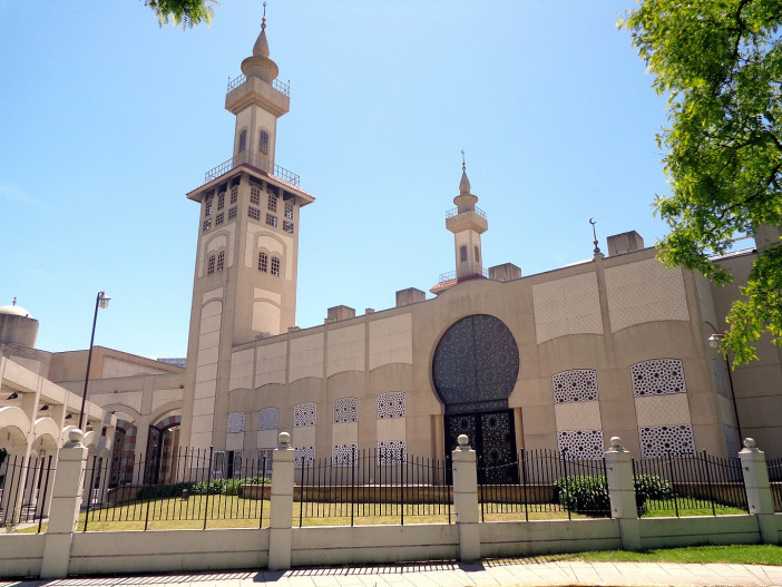 1365px-Mezquita_Centro_Cultural_Islámico_Rey_Fahd_Buenos_Aires_01.jpg