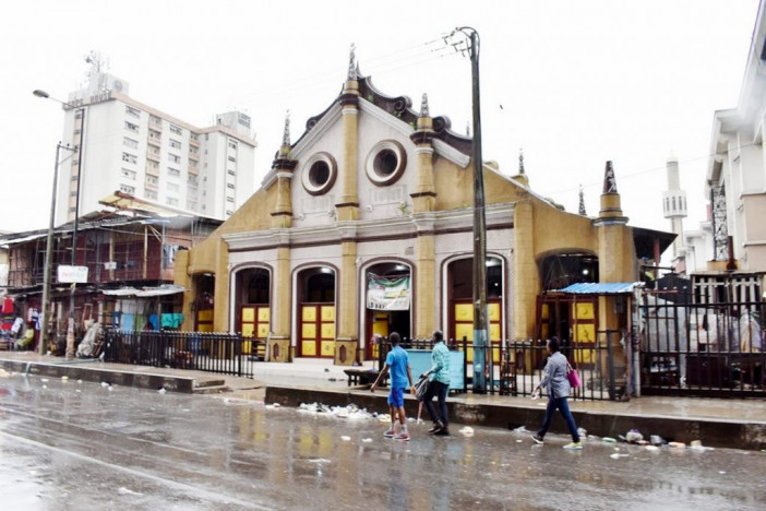 A642-15-Places-to-Visit-in-Lagos-ShittaBeyMosque-IMAGE-2-1024x683.jpg