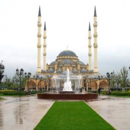 Akhmad_Kadyrov_Mosque_Grozny_2008.jpg