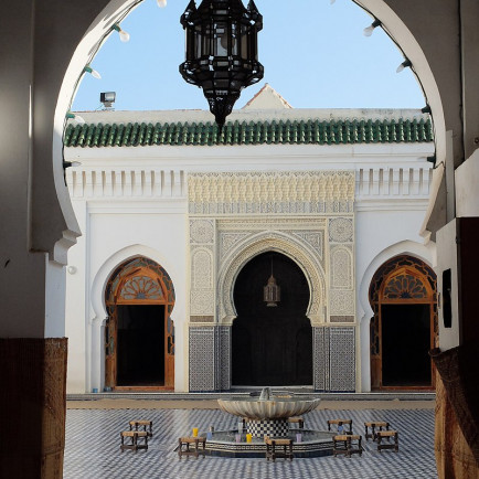 800px-Meknes_Grand_Mosque_courtyard.jpg