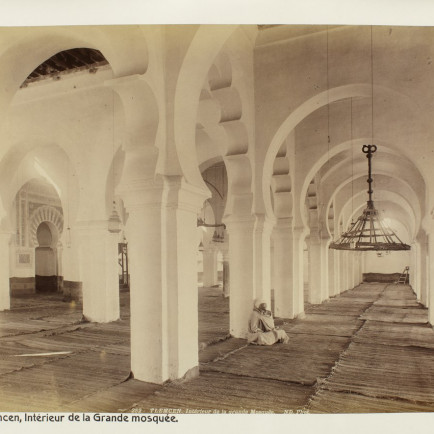 Bild_från_familjen_von_Hallwyls_resa_genom_Algeriet_och_Tunisien,_1889-1890.__Tlemcen_-_Hallwylska_museet_-_92043.tif.jpg