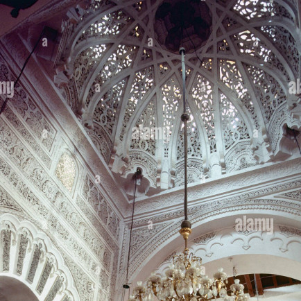 dome-en-avant-du-mihrab-grande-mosquee-tlemcen-algerie-kght7c.jpg