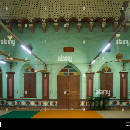 benin-west-africa-porto-novo-praying-room-inside-the-great-mosque-F2HGNP.jpg