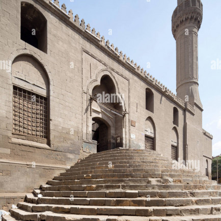 side-entrance-portal-al-malika-safiyya-mosque-cairo-egypt-EB2W7B.jpg