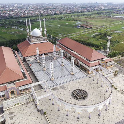 Great_Mosque_of_Central_Java,_aerial_view.jpg