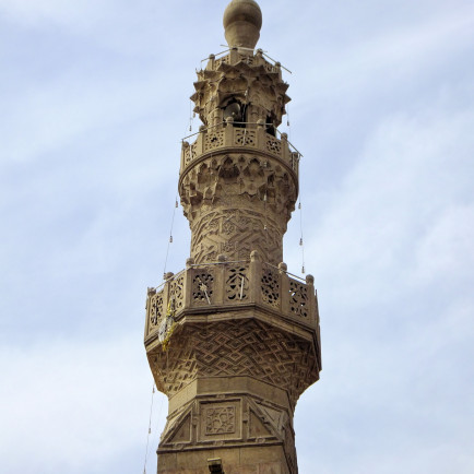 Qaytbay_Madrasa_at_Qalat_al-Kabsh_(near_Ibn_Tulun_Mosque)_DSCF3447.jpg