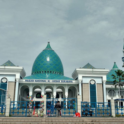 Masjid_Nasional_Al-Akbar_Surabaya_2016.jpg