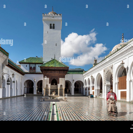 mosquee-al-qarawiyyin-a-fes-maroc-universite-et-hkc2g4.jpg