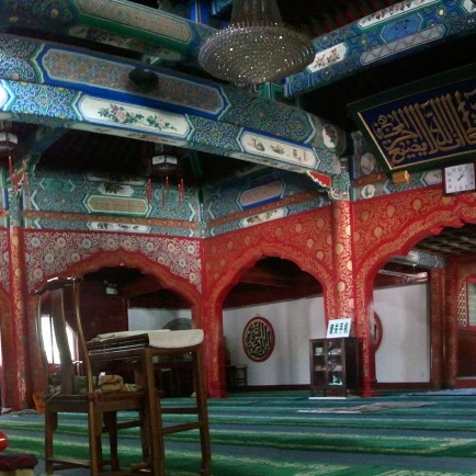 Niujie_mosque_main_prayer_hall.jpg