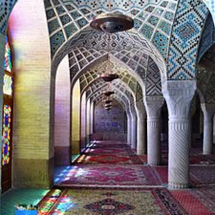Nasr_ol_Molk_mosque_inside_colorful.jpg